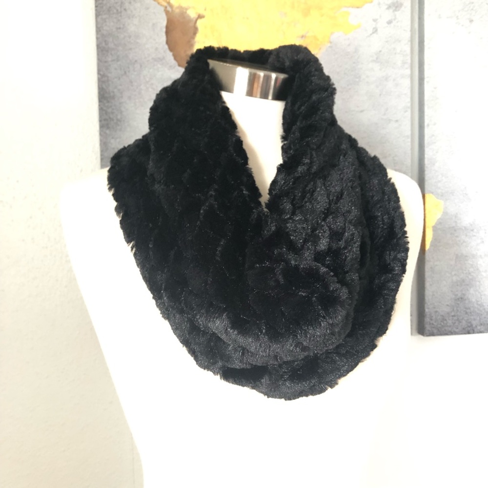 ☀️5/$25☀️ Black infinity scarf